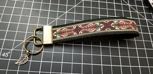 Ausgefallener goldener Burgunder Schlüsselanhänger, Schlüsselanhänger, Armband, Handgelenk Schlüsselband mit Schmuckstück  - Bild 1 von 2