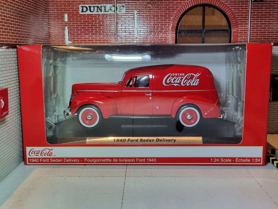 Coca-Cola Gift Ford 1940 Christmas Sedan Truck Coke Delivery 1:24 Scale P Model - Image 1 of 4