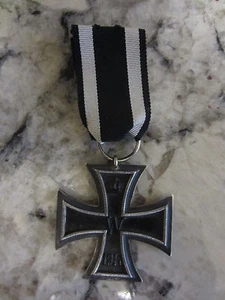 WW1 GERMAN IMPERIAL IRON CROSS 2nd CLASS ON RIBBON BAND MEDAL - Picture 1 of 4