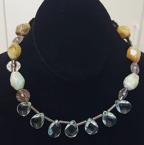 Collar ajustable de cuentas de vidrio con gota de lágrima de plata esterlina de ónix verde miel - Imagen 1 de 18