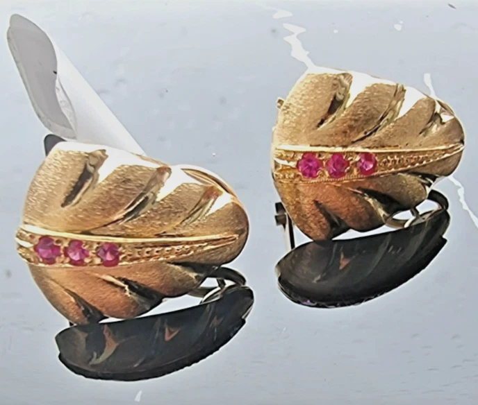 750 18K ROSE GOLD NATURAL PINK RUBY OMEGA CLIP LEAF EARRINGS 7 GRAM - Image 1 of 4
