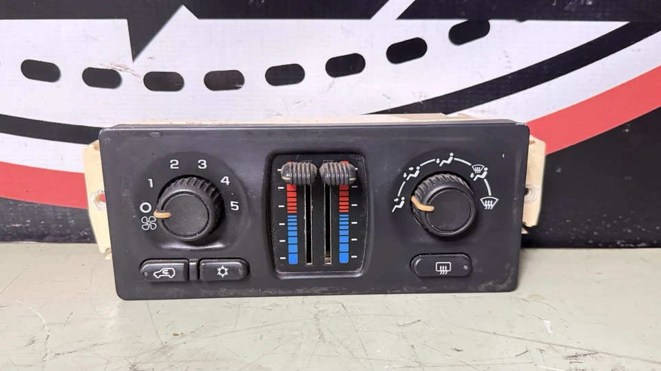 03-07 Chevy Silverado GMC Sierra Climate Control Unit A/C W/Defrost OEM 10370034 - Image 1 of 4