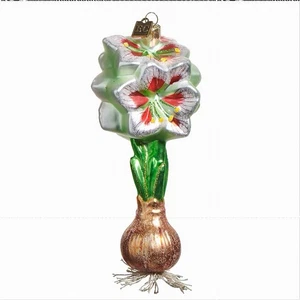 New Eric Cortina Glass Red And White Amaryllis Bulb Ornament 4353116 Ships Free - Picture 1 of 3