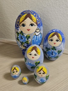 RARO JUEGO DE 6 MUÑECAS RUSAS DE ANIDACIÓN VINTAGE MADERA PINTADA A MANO DECORACIÓN CAJA AZUL  - Imagen 1 de 13