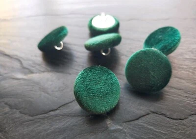 Emerald Green velvet buttons, Fabric Covered Buttons size 14, 19, 23, 25 or 31mm - Image 1 of 4
