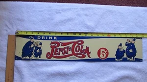 Insegna Latta Pepsi Cola 1940 22" Pubblicità Goffrata Polizia Ufficiali Bere - Foto 1 di 7