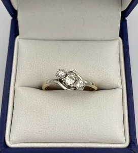 18ct Gold, Plat & Diamond 3 Stone Ring.  Size O1/2. 0.25 Carats. 2.77 Grams - Picture 1 of 12