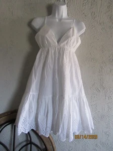 Zara Neu mit Etikett Gr. L weiß Poly Sommerkleid Träger Rücken Ösen Rüschensaum bezaubernd - Bild 1 von 8