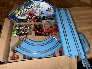 Mario Kart 1. Carrera Bahn mit Erweiterungsset und 4 Fahrzeugen - Bild 1 von 3