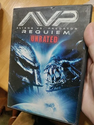 AVP: Aliens vs. Predator: Requiem (Unrated Edition) Disc 2 Heavily Scratched  - Image 1 of 4