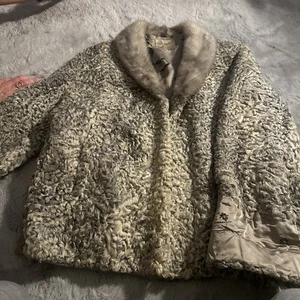 Abrigo de piel de cordero persa para mujer grande gris rizado vintage forrado cuello de piel de conejo - Imagen 1 de 9
