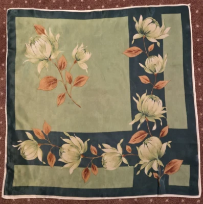 VINTAGE Bufanda Floral Poliéster (?) Flores Verde Beige Óxido Cuadrado 26" Foto 1 de 4