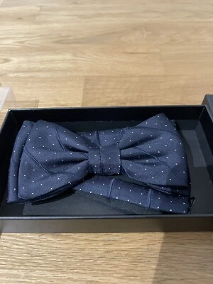 Hugo Boss Pajarita Azul Marino Lunares Nuevo En Caja Ropa Formal Traje Vestido Foto 1 de 4