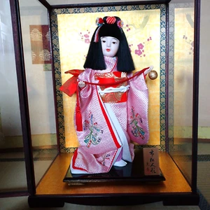 Bambola kimono giapponese vintage Ichimatsu in custodia originale senza vetro - Foto 1 di 9