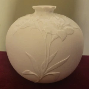 FRANZ Li ZHANG PORCELAIN LILY FLORAL WHITE VASE ๐ฅ๐ฅ - Picture 1 of 12