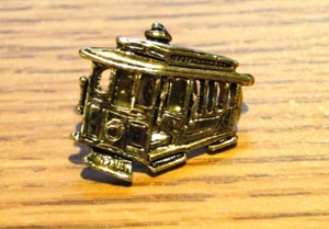 VINTAGE SAN FRANCISCO CABLE CAR SOUVENIR PIN, 2001 - Picture 1 of 3