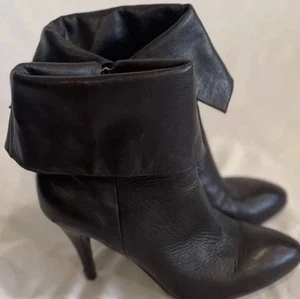 B. Makowsky Women's Size 8M Black Soft Leather Ankle Boots Booties Stiletto Heel - Picture 1 of 7