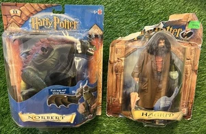 2 Stück Harry Potter & der Stein der Weisen Hagrid & Norbert Deluxe Figur 2001 - Bild 1 von 17