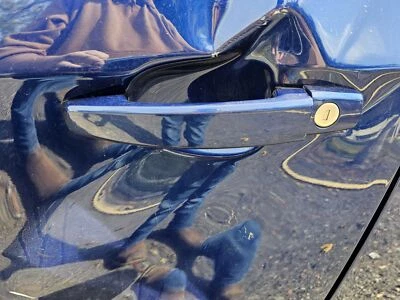 Manija de puerta exterior delantera usada se adapta a: Chevrolet Sonic 2014 manija trasera Ntbk solamente Foto 1 de 4