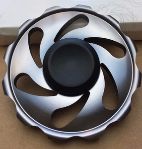Rueda de metal gris dedo mano spinner juguete giratorio inquieto cojinete de acero - Imagen 1 de 1