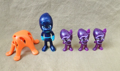 PJ Masks: Night Ninja and Ninjalinos Action Figures and Sticky Splat Cover