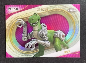 2025 Topps Chrome Disney Rex Viola Rifrattore 212/250 - Foto 1 di 3