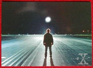 X-FILES - SEASON ONE - Card #48 - FOX MULDER / DAVID DUCHOVNY - Topps - 1996 - Picture 1 of 2
