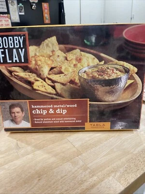 Bobby Flay Martillado Metal/Madera Astillado y Plato de Inmersión Nuevo En Caja Edición Tabla Foto 1 de 4