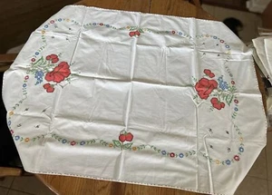 Linen Tablecloth-embroidered Flowers-appliqué Hand Stitched Trim Vintage - Picture 1 of 7