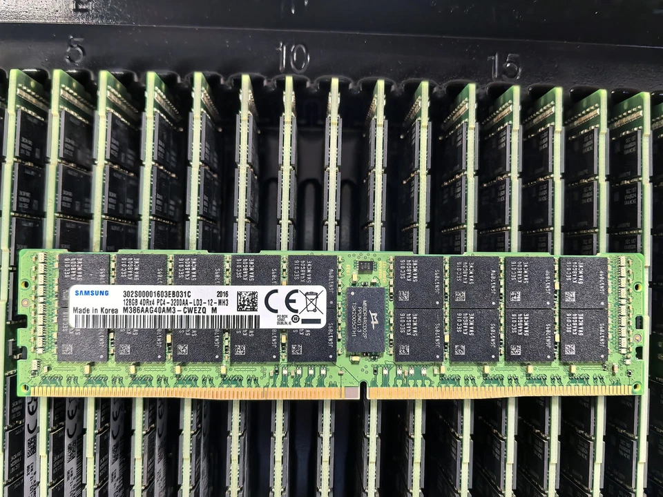 Samsung M386AAG40AM3-CWE 128GB 4Rx4 DDR4-3200 ECC LRDIMM PC4-25600 Memory RAM - Image 1 of 1