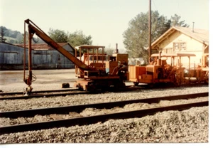 25A400B (2) RP 1982 WHAT ? MofW RAILROAD TRACK MACHINE - TIE PULLER ? - Picture 1 of 2