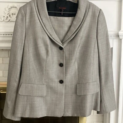 Traje de falda y chaqueta Escada talla 46 gris a rayas, mezcla de lana y seda orig. $2690. Foto 1 de 4