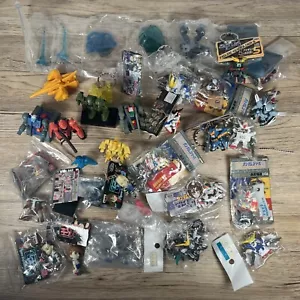 Enorme lotto di giocattoli, portachiavi e minifigure Gundam Gacha - vintage e nuovi circa 30 - Foto 1 di 12