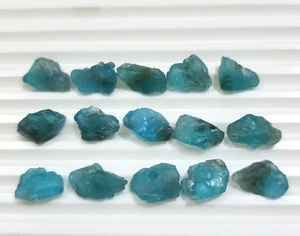 Himmelblau Farbe Apatit roh 15 Teile Lot Größe 11-16 mm für Schmuck lose Edelsteine - Bild 1 von 6