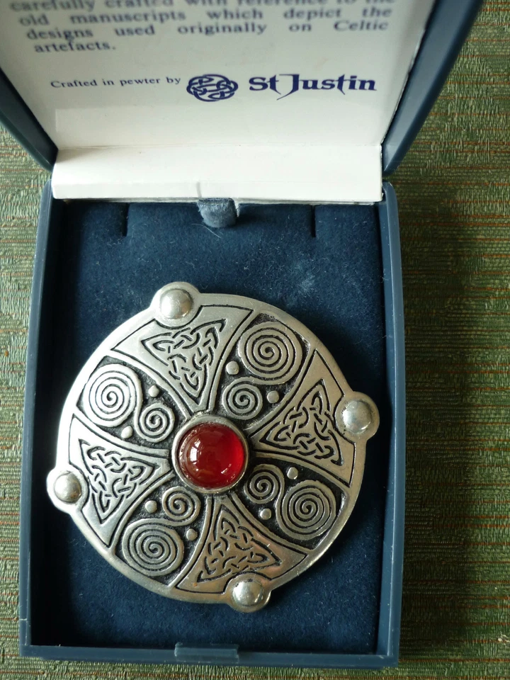 Joyería broche peltre herencia celta diseño para abrigo 2.1/4" en caja original Foto 1 de 2