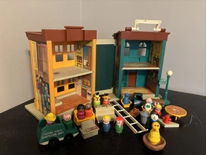 Vintage 1974 Fisher Price Little People Play Family Sesame Street House #938 FS - Picture 1 of 17