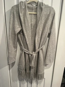 Garnet Hill grauer Cardigan Pullover mit Gürtel Damen kleine Fransen unten - Bild 1 von 6