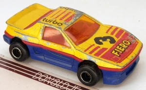 Coche deportivo Majorette #206 Pontiac Fiero de fuselaje ancho amarillo/rojo/azul escala 1:55 - Imagen 1 de 2