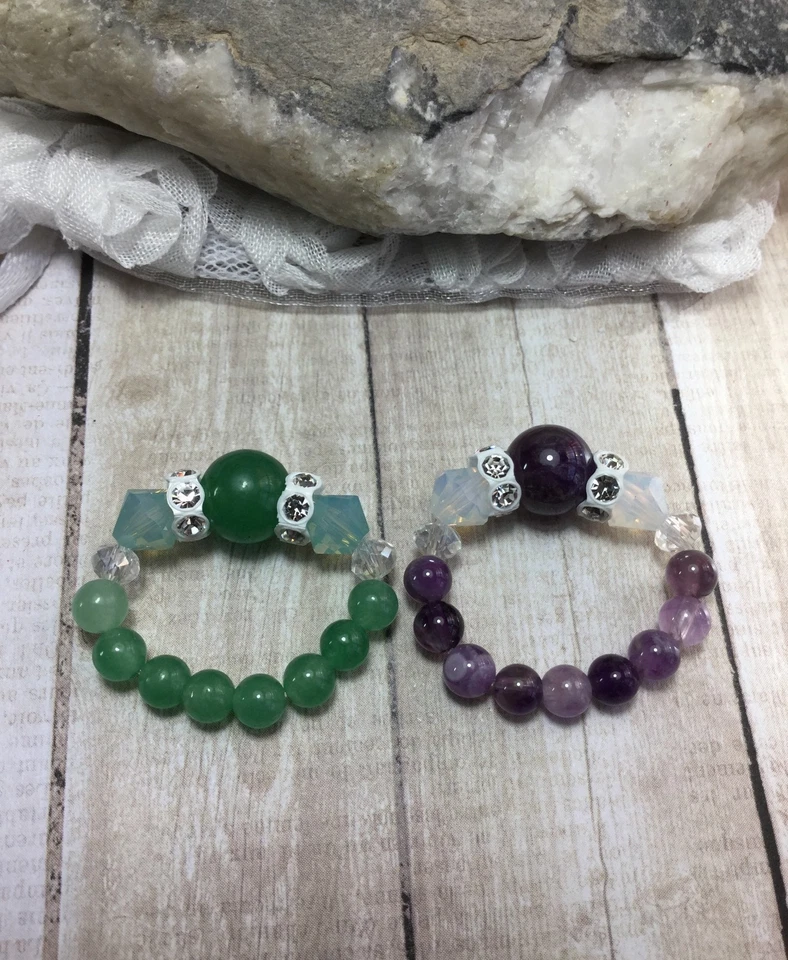Anillos elásticos hechos a mano de piedra de aventurina o amatista con elementos de Swarovski EE. UU. Foto 1 de 1