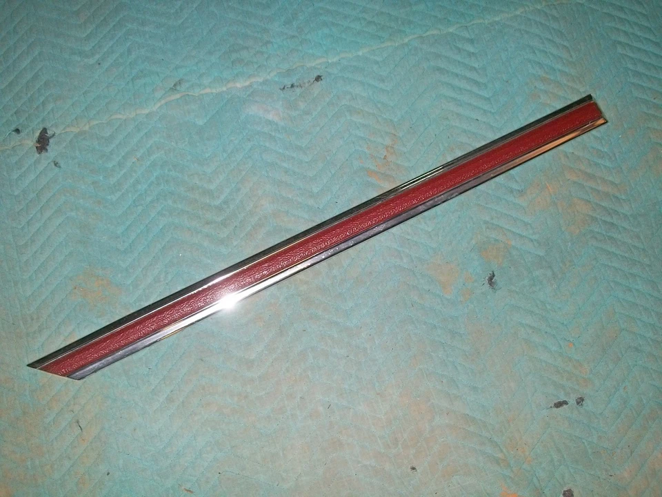 Dodge Aspen 1976 77 78 4P nuevo MoPar puerta trasera derecha rojo moldeado #4057328 Foto 1 de 1