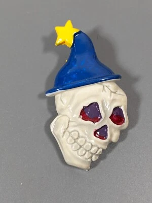 Prendedor de esqueleto calavera mago sombrero azul estrella amarilla acrílico Foto 1 de 4