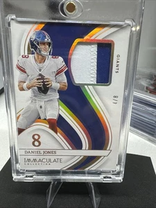 Colección Inmaculada Panini 2023 - Memorabilia Daniel Jones 4/8 (MEM) - Imagen 1 de 4