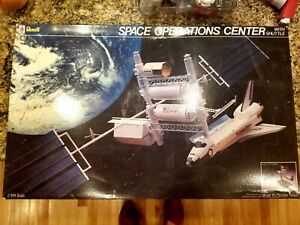Revell #4737 Space Operations Center Space Shuttle 1:144 1984 Kit Ships FREE!!