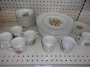 A84 royal warnick sunflower dinnerware set 37 piece - Picture 1 of 2