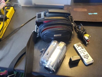 Panasonic PV-GS300 Mini DV Camcorder 3CCD Mega OIS *NO CHARGER* - Image 1 of 4