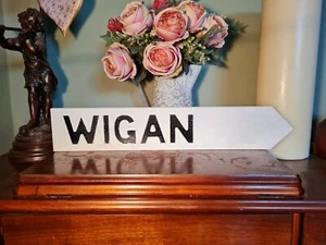 Wigan Aged Basic Old Style British Road Sign Lancashire Manchester - Picture 1 of 2