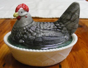 PIATTO POLLO COPERTO VETRO LATTE DIPINTO/DECORATO A MANO WESTMORELAND STAMPO NERO #8 - Foto 1 di 5