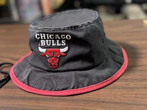 Chicago Bulls Adidas NBA schwarzer Fischerhut Größe Small/Medium schwarz/rot - Bild 1 von 11