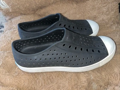 Zapatos Nativos Talla J5 Impermeables Azul Marino Blanco Tenis Suela de Goma Foto 1 de 4