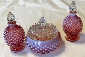 JUEGO DE PERFUME TOCADOR EN POLVO OPALESCENTE ARÁNDANO ARÁNDANO VIDRIO ARTÍSTICO FENTON DE COLECCIÓN - Imagen 1 de 3